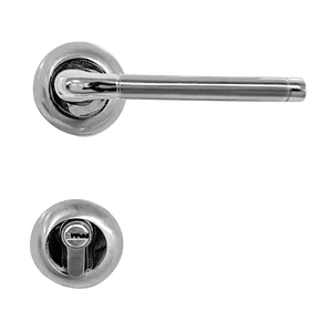 Tavallinen ulko-oven lukko ja kahva.